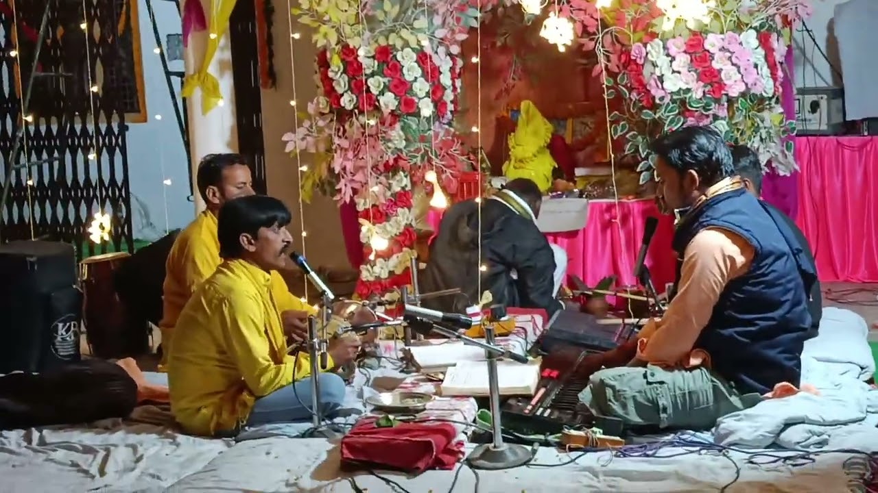 Om sadguru aadesh श्री शिव टेंट हाउस शेखनपुर के आवास पर भक्तों द्वारा श्री रामचरितमानस पाठ की एक झलक