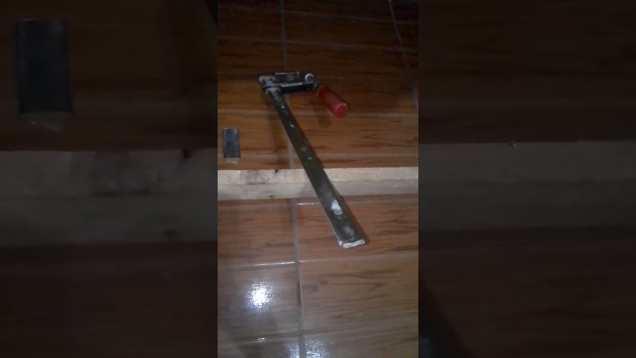 Cómo enderezar el mango de una guitarra española.