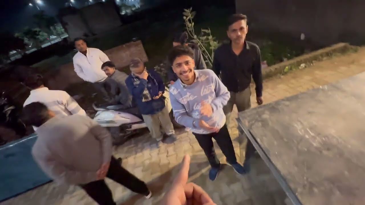 Ghar k functions me ban gaye majdur 😂✌🏻