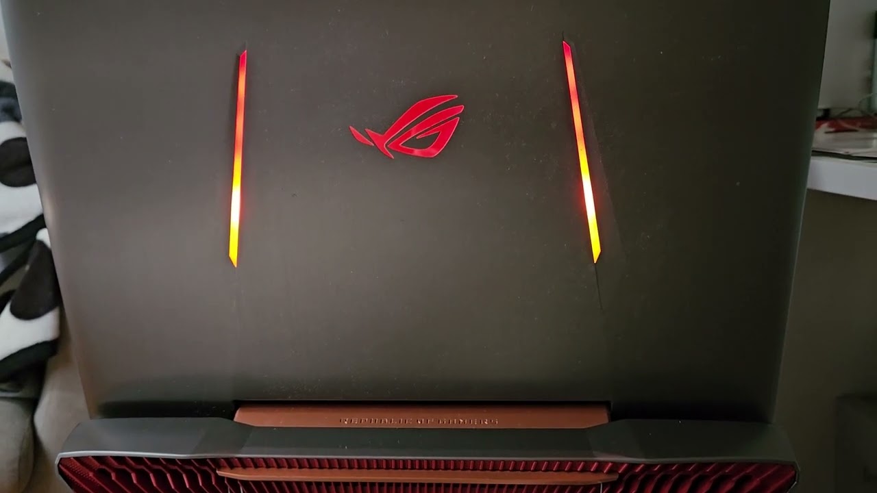 Asus G752vy puts on a light show like Knight Rider :)