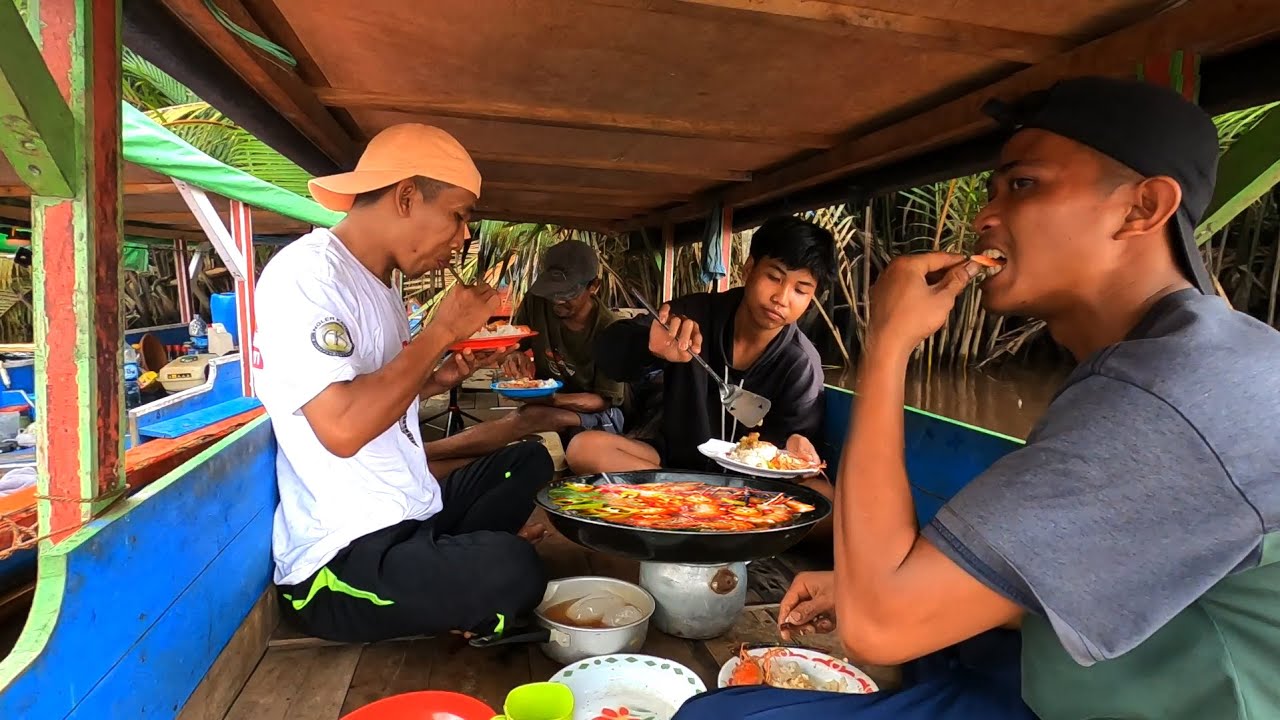 Eksekusi hasil buruan langsung mukbang udang tempoyak setelah capek mancing di sungai