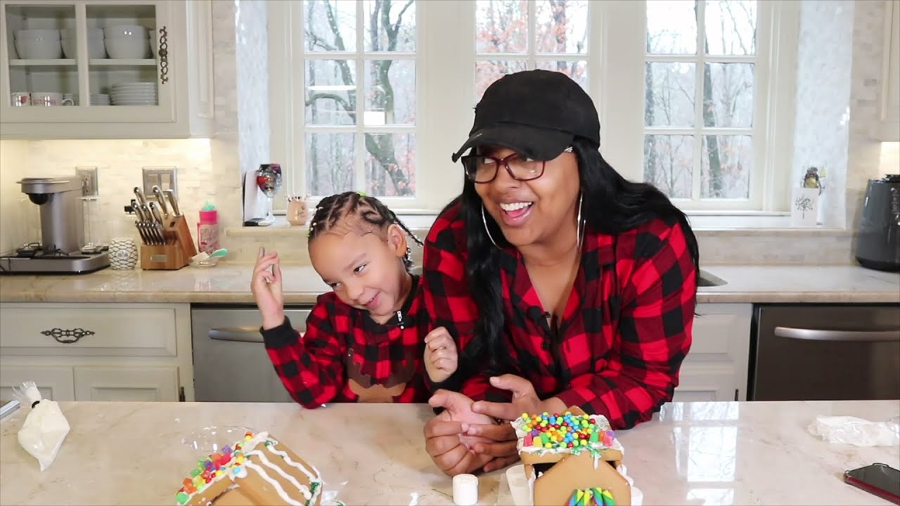 Cooking Cousins Merry Christmas Gingerbread House
