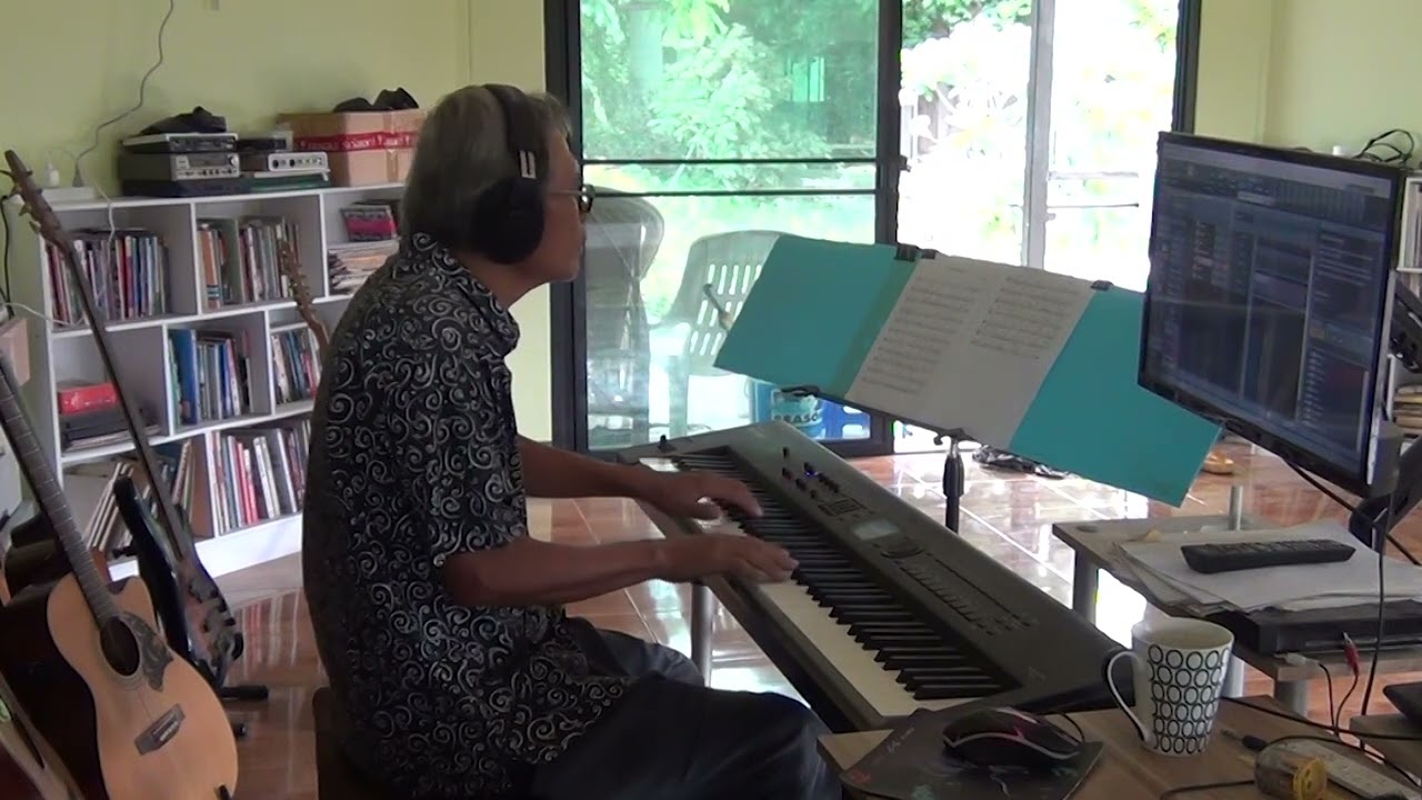 Torn between two lovers - Mary MacGregor  Piano cover