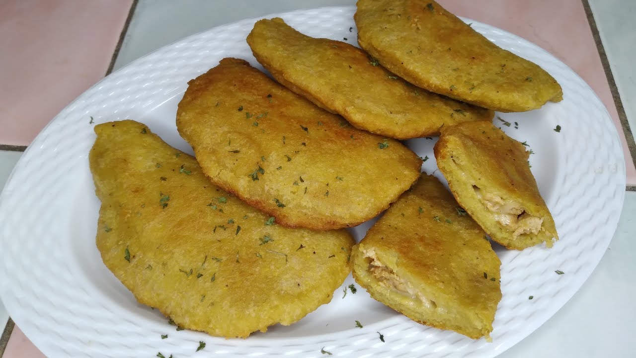 LETS MAKE SOME GREEN PLANTAIN EMPANADAS || JAMAICAN STYLE || JAMAICAN FLAVA