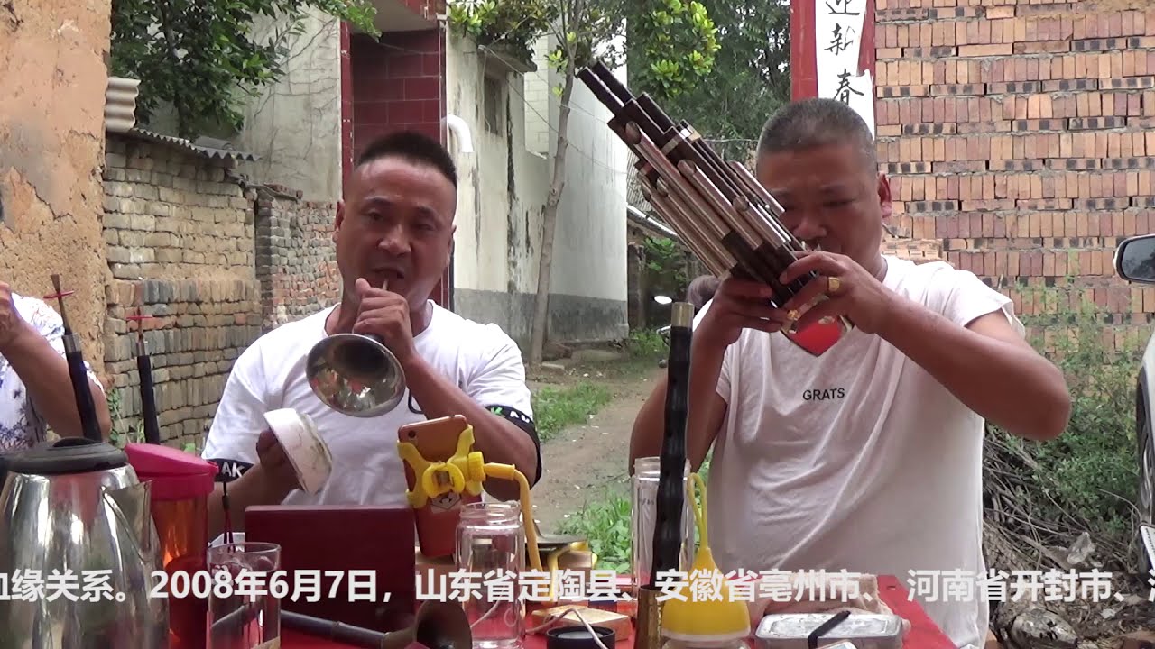 唢呐高手演奏《二夹弦》，两个唢呐换着吹，听着就像坐轿一样美！