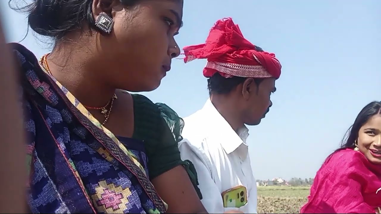 Jhalki rani ka vlogs me aap sab ka swagat hai namaste so please sport and subscribe my channel 