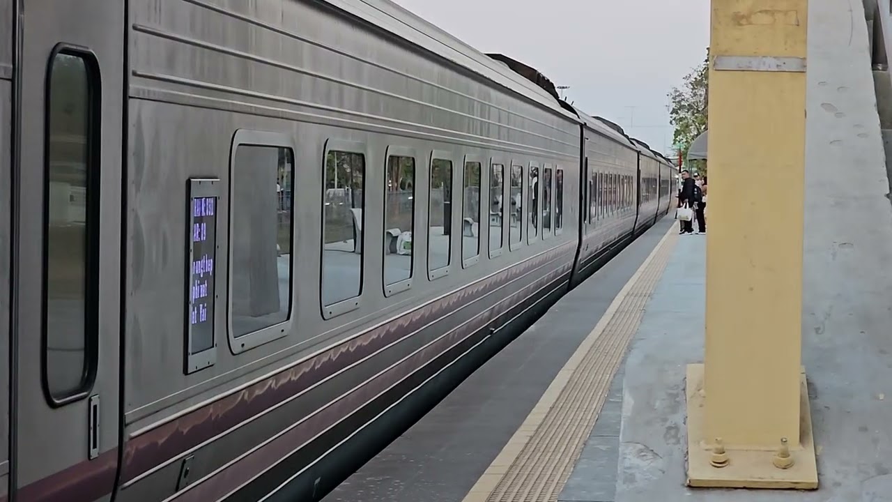 รถด่วนพิเศษทักษิณารัถย์ 31 จอดบ้านโป่ง Thaksinarath Special Express 31 Krungthep Apiwat - Hat Yai