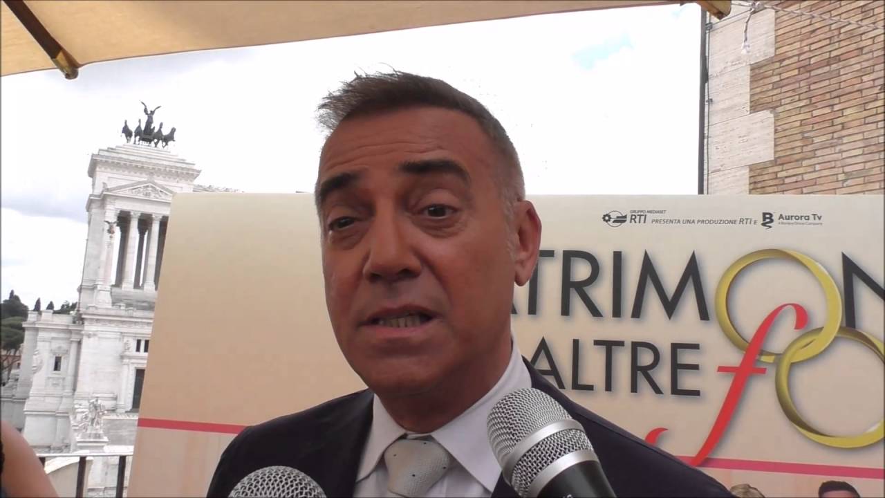 Matrimoni e altre follie: videointervista  a Massimo Ghini, leggi l'articolo su SpettacoloMania.it