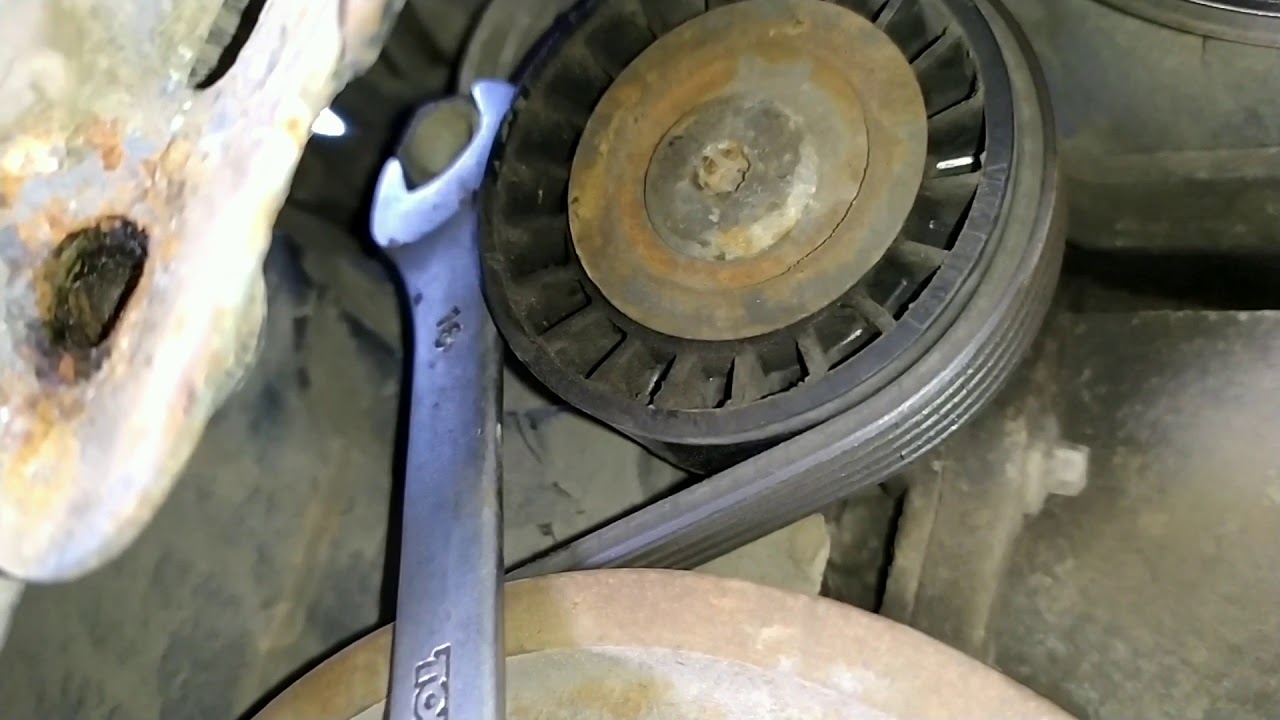 Как поменять ремень генератора на Рено (1,6 16V K4M). How to change the alternator belt to Renault