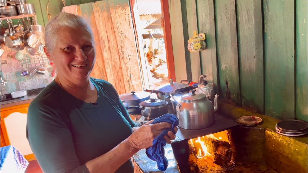 Hoje frango caipira no fogão a lenha no sítio da dona Ana # Região de Pérola Paraná…