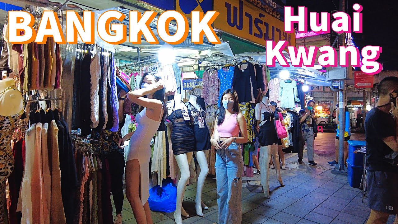 Walking in Huai Kwang night market