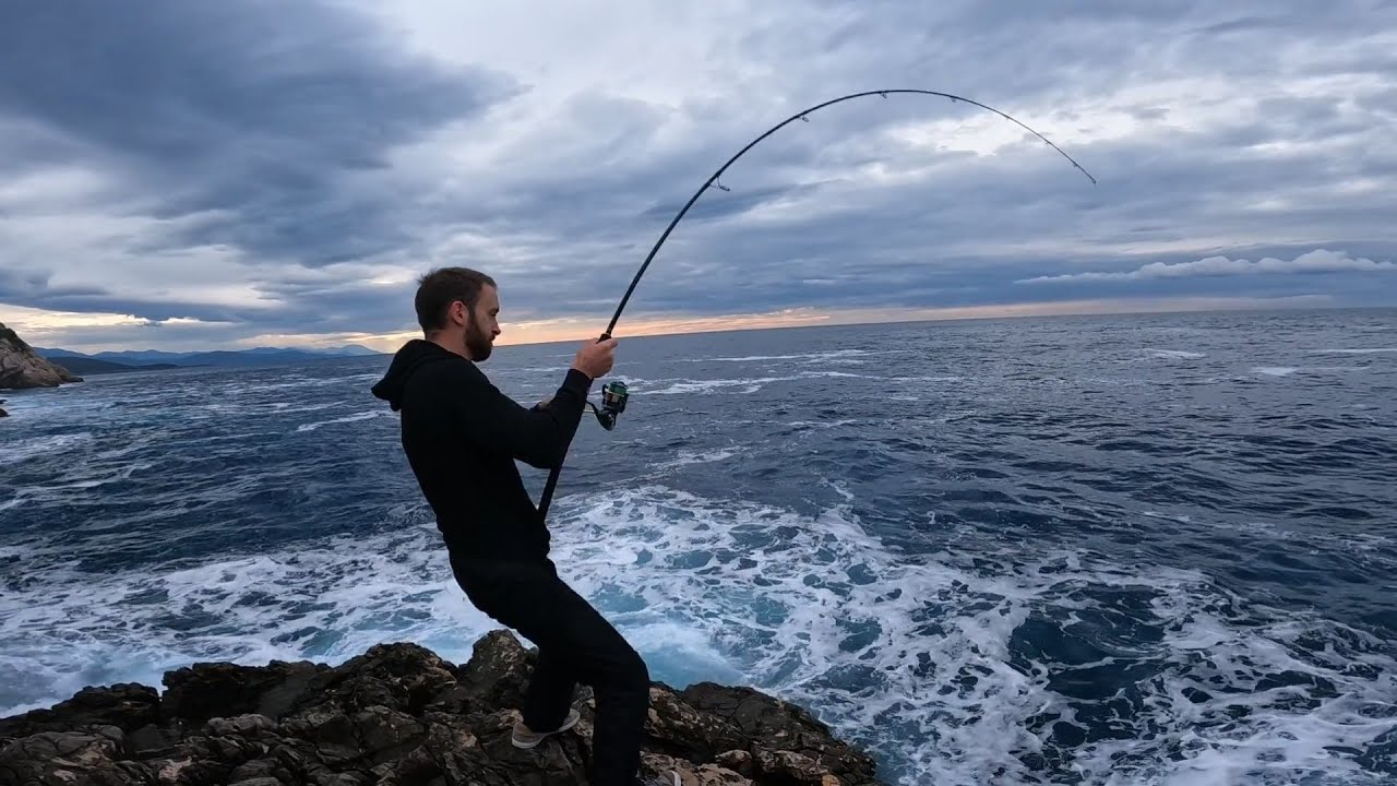 Shore Jigging With Friends/Big False Albacore & Lost Grouper #rockfishing #shorejigging #fishing