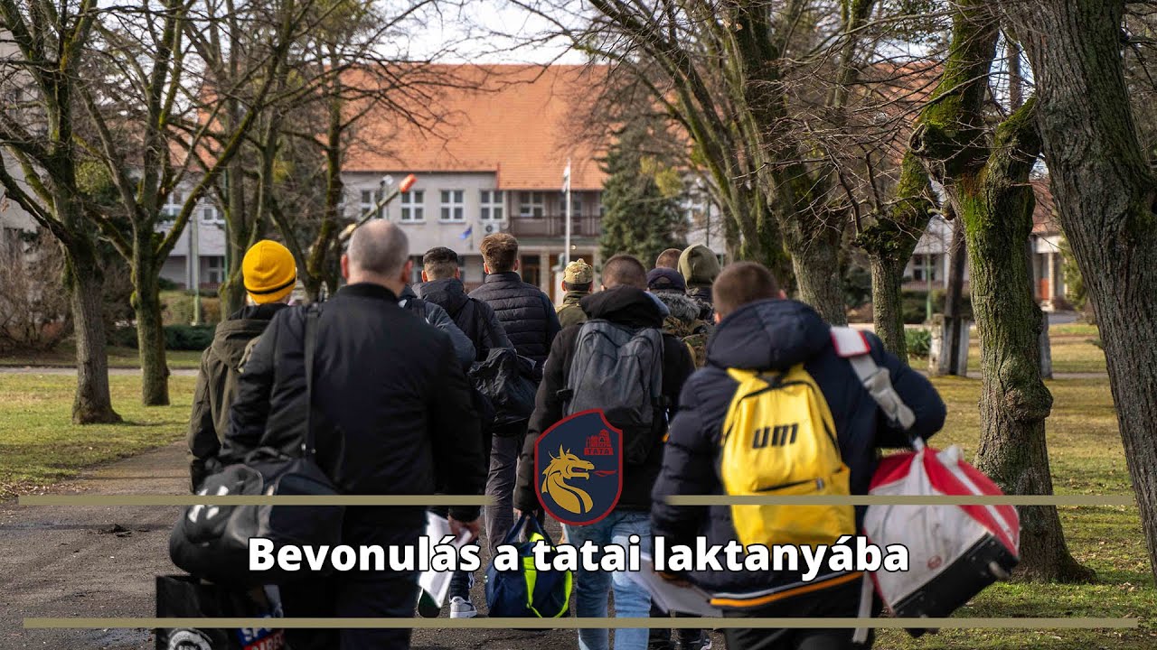 Bevonulás a tatai laktanyába