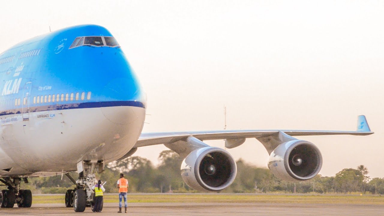 2 Engine start SIMULTANEOUSLY Boeing 747-400 KLM714 (City of Lima) J.A. Pengel Aiport
