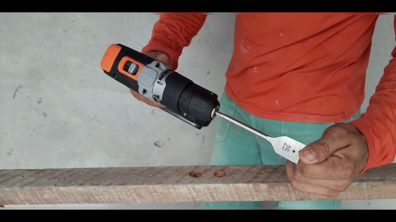 VALE APENA ESSA PARAFUSADEIRA E FURADEIRA DE IMPACTO DA BLACK + DECKER MODELO BCD704C1⚒