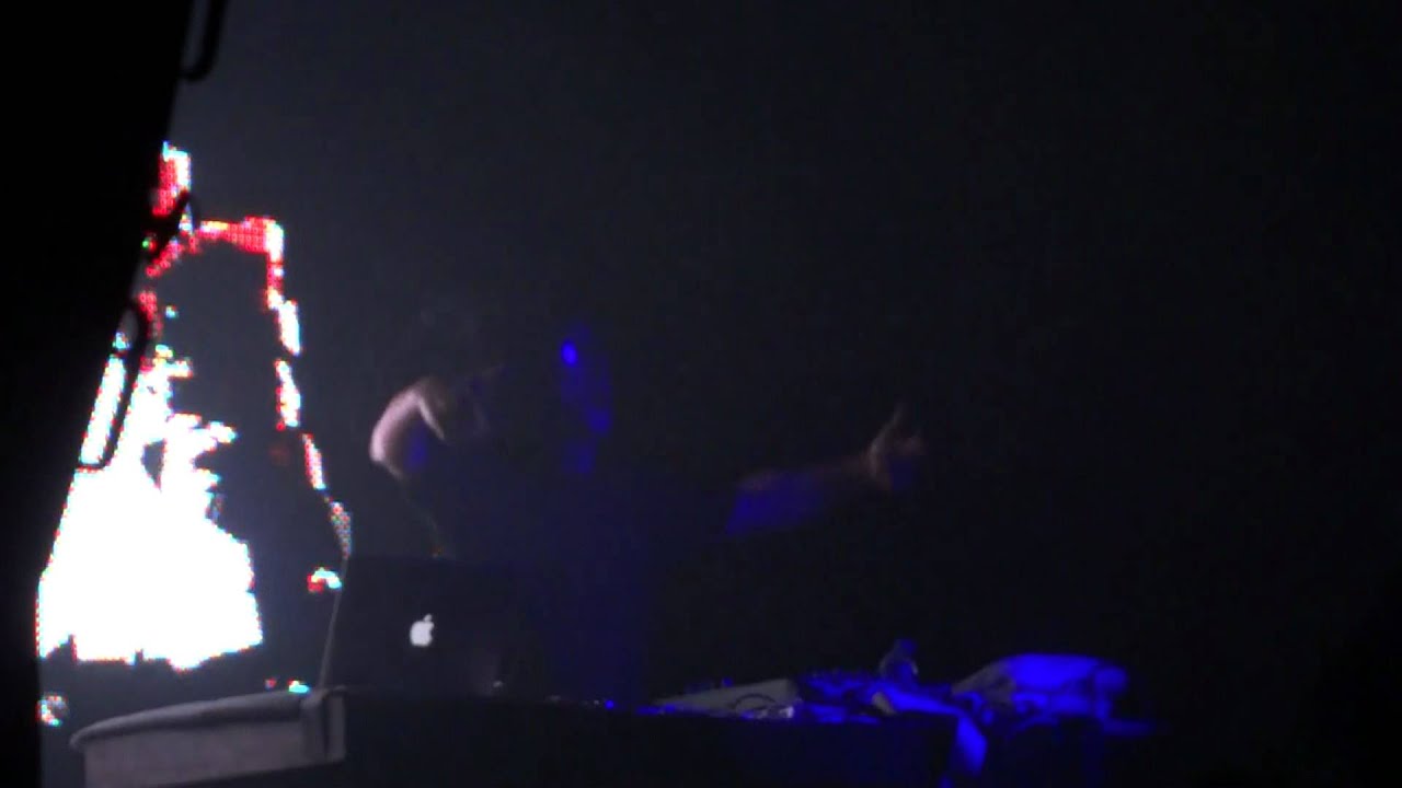 (Unreleased track) imma try it out - SKRILLEX live brussels hq