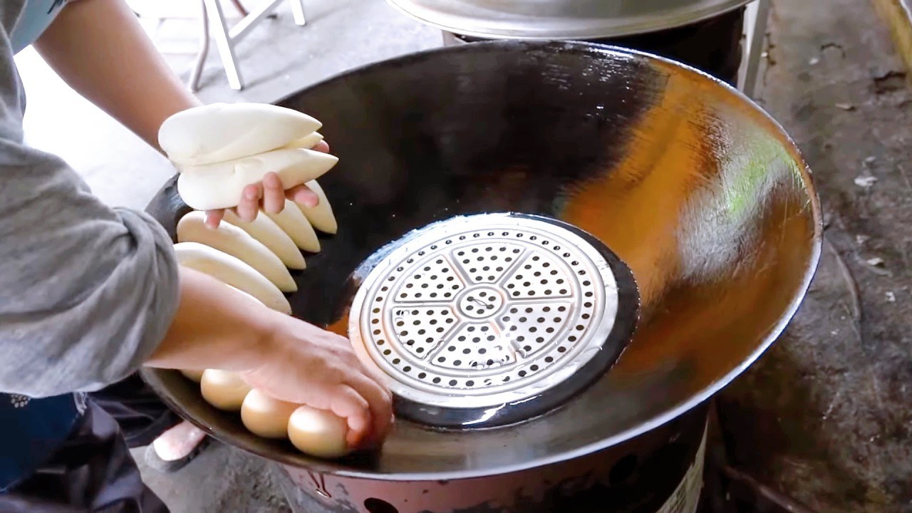 Taiwan Potsticker Steamed Bread – 2 Masterful Ways to Create It/ 台北最知名的兩家貼鍋饅頭製作過程一次看！ 半蒸半烤最道地的眷村味～