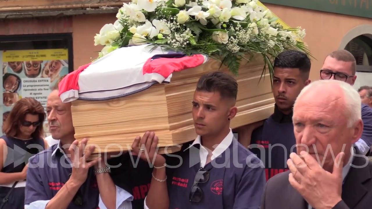 Bergamo, chiesa gremita per i funerali di Luca e Matteo