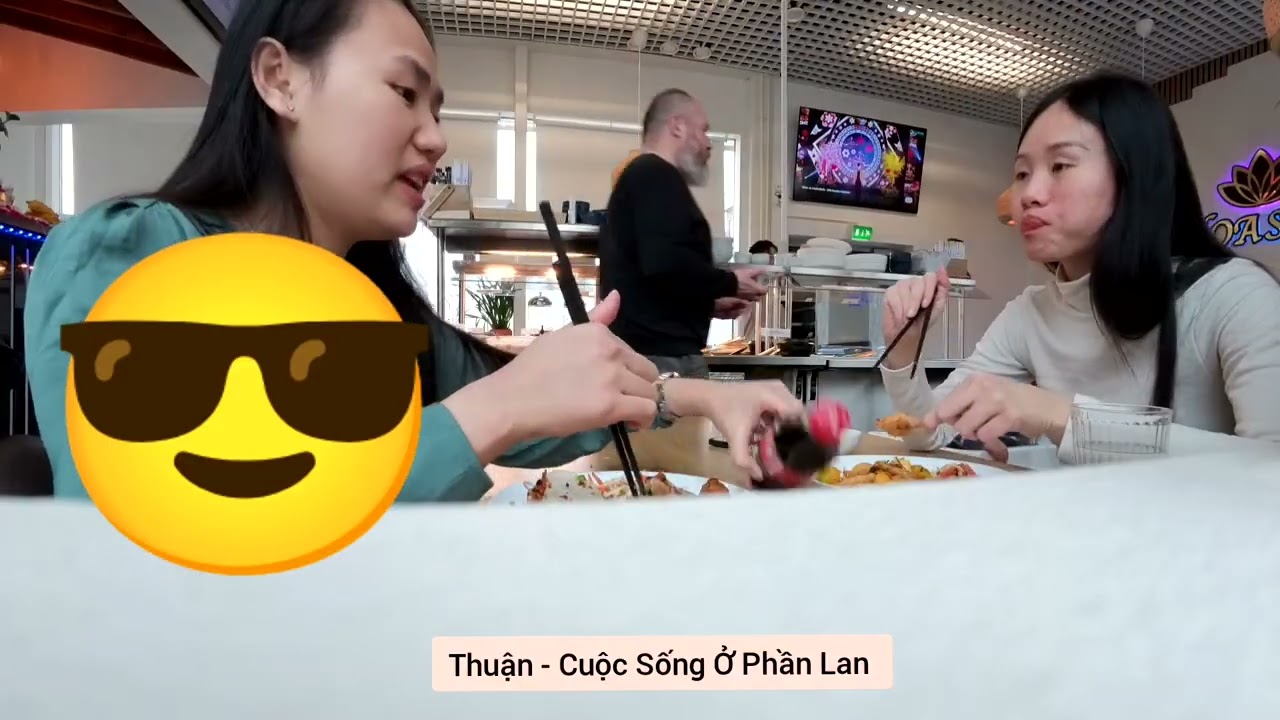 Mùng 5 Tết Chị Hai bao em gái ăn buffet món ăn Việt Nam. Hai chị em đi chùa cầu bình an!