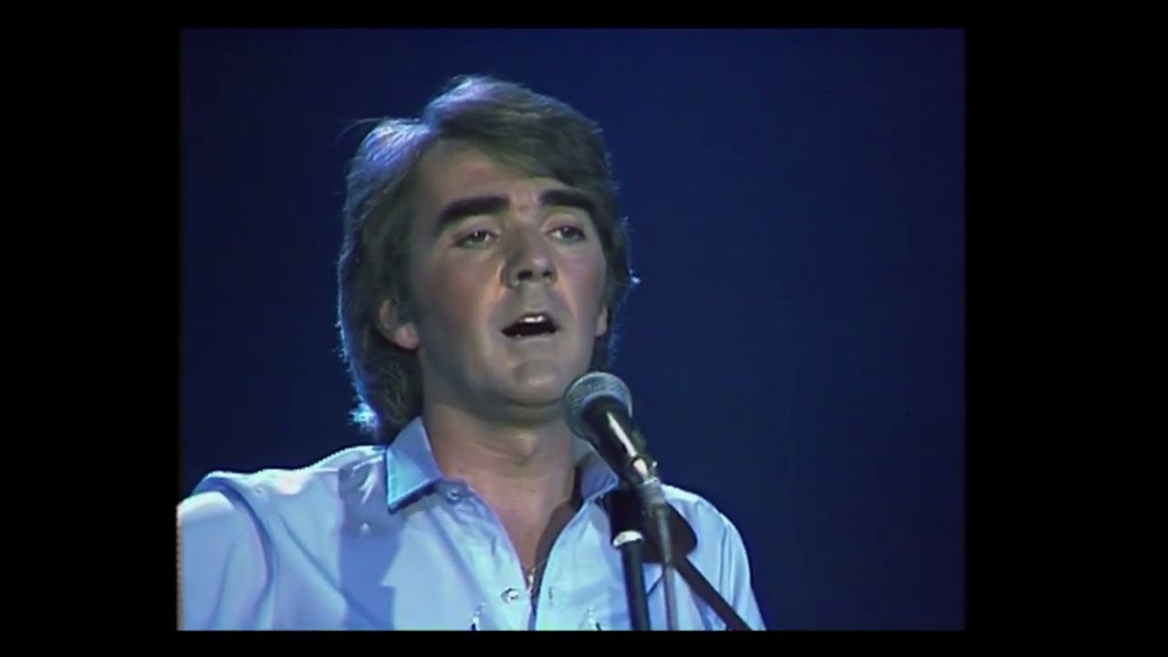 Johnny McEvoy - The Town I Loved So Well (Live 1982)