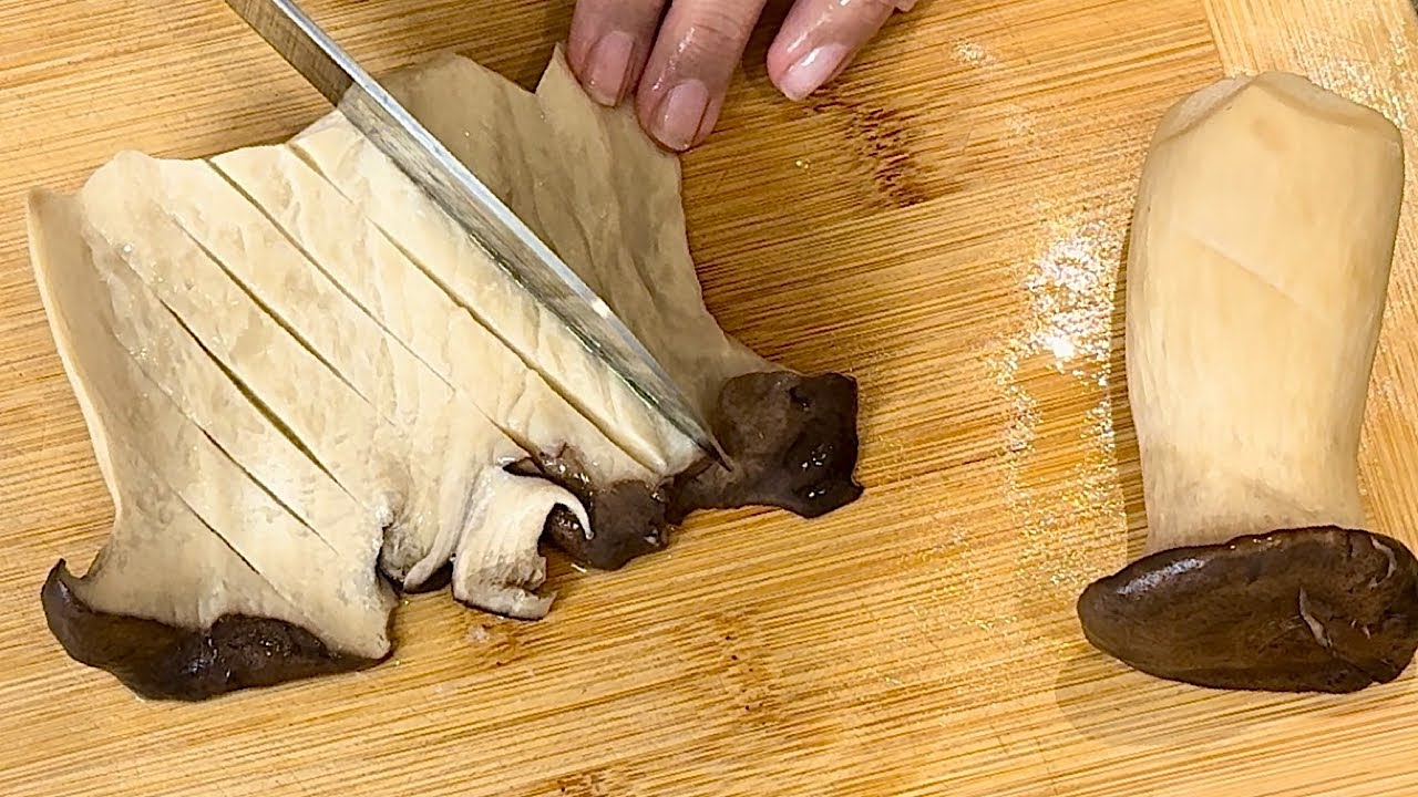 Рулет из королевских вешенок с тофу, он такой же вкусный, как куриный рулет！