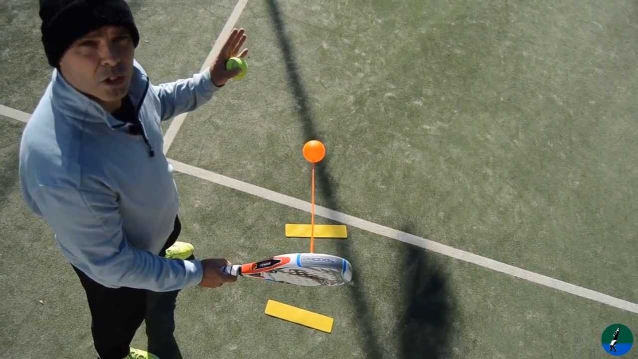 El saque en padel