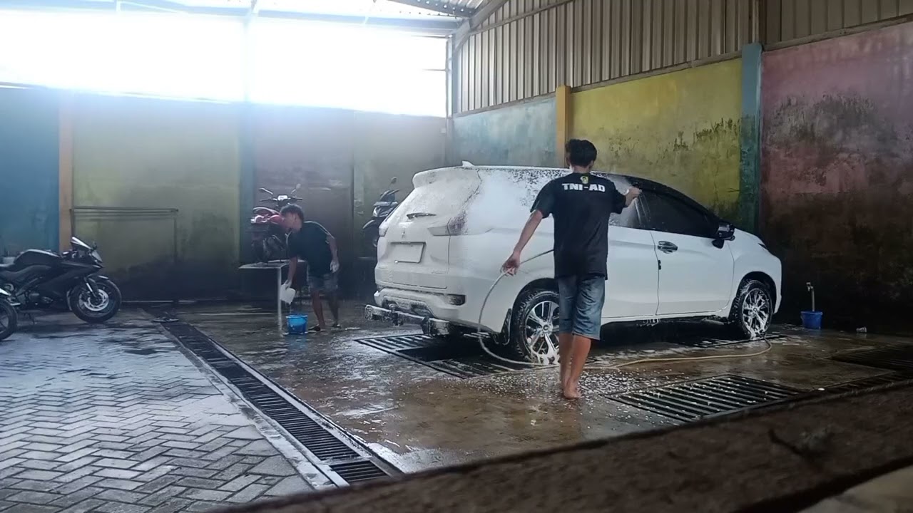 Cucian kendaraan Sony Nurmala