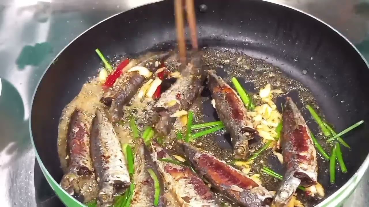 Cá nục rim mắm tỏi vị Huế.