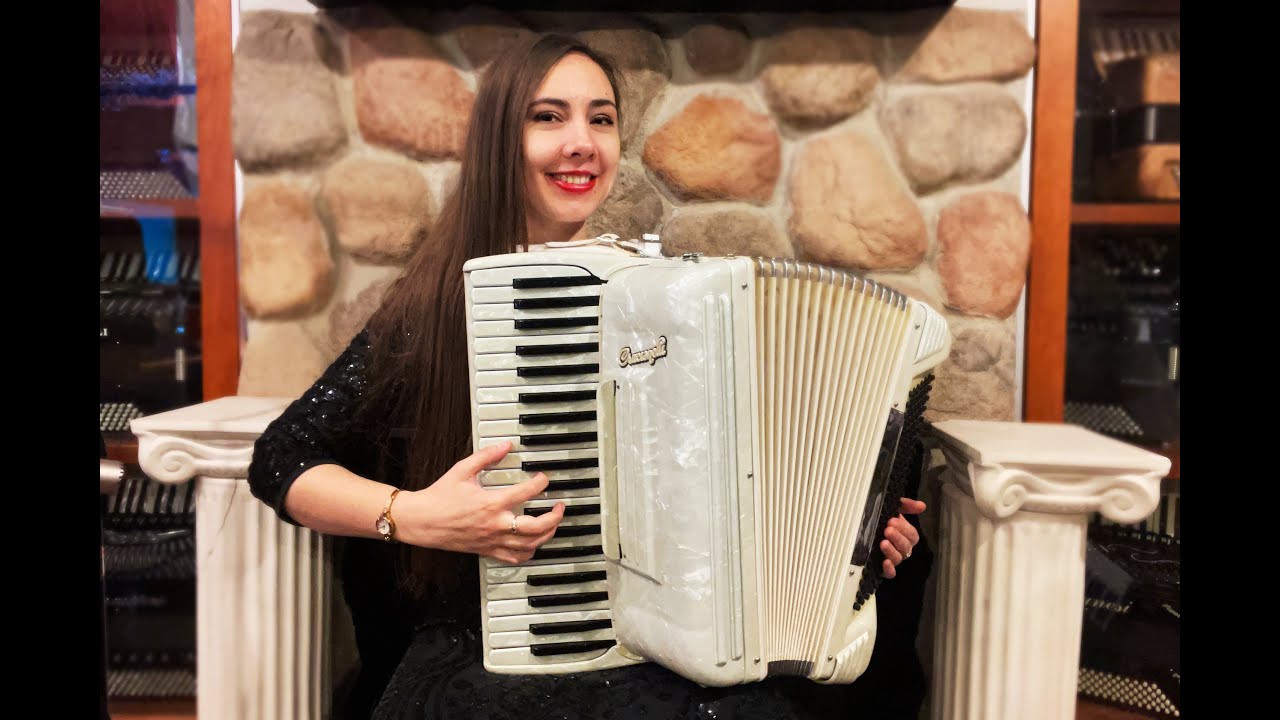 4324 - Cream Crucianelli Piano Accordion LMM 41 120 $699