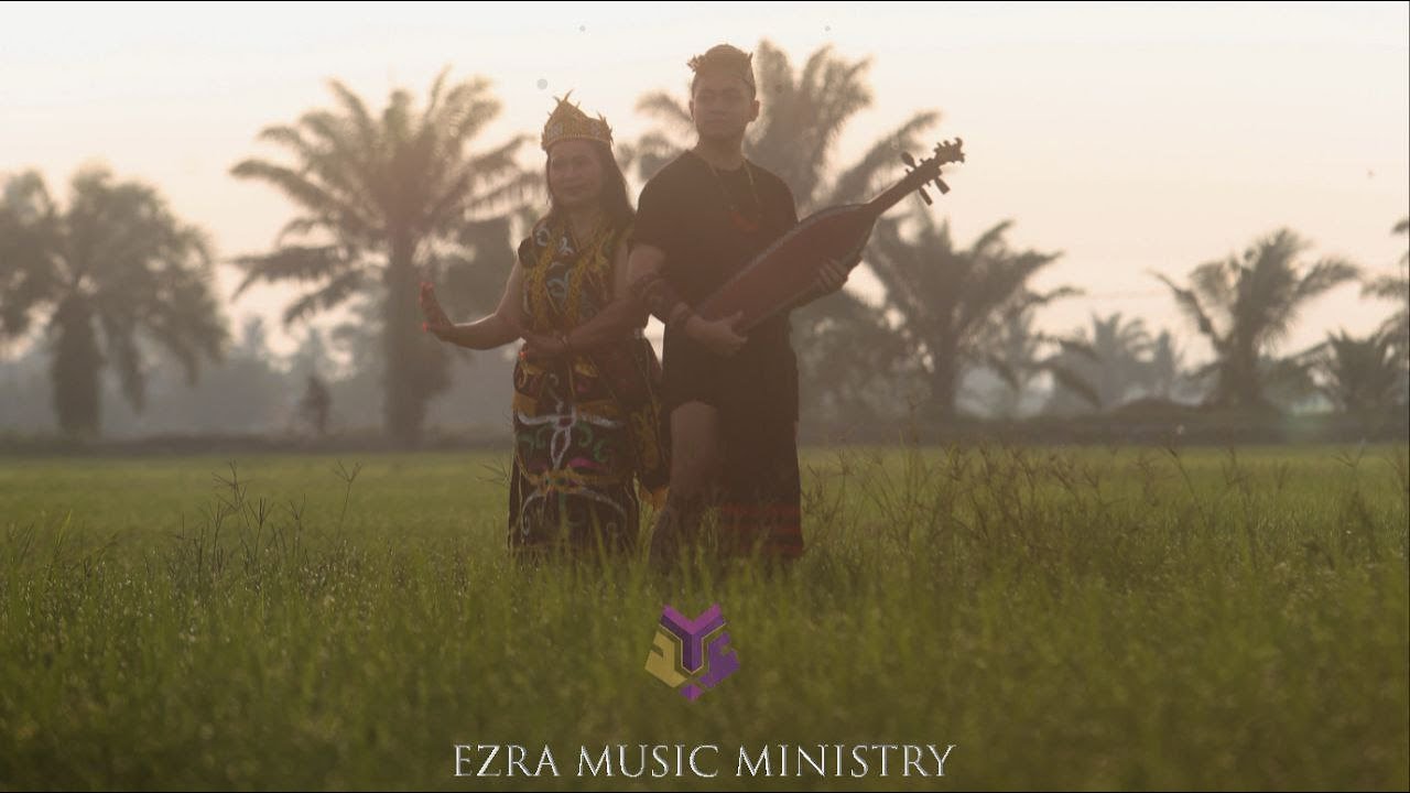Liveng Te' Uma Aru Kui [ Missing Home] EZRA MUSIC MINISTRY (Kayan Song - Borneo Music with Sape)