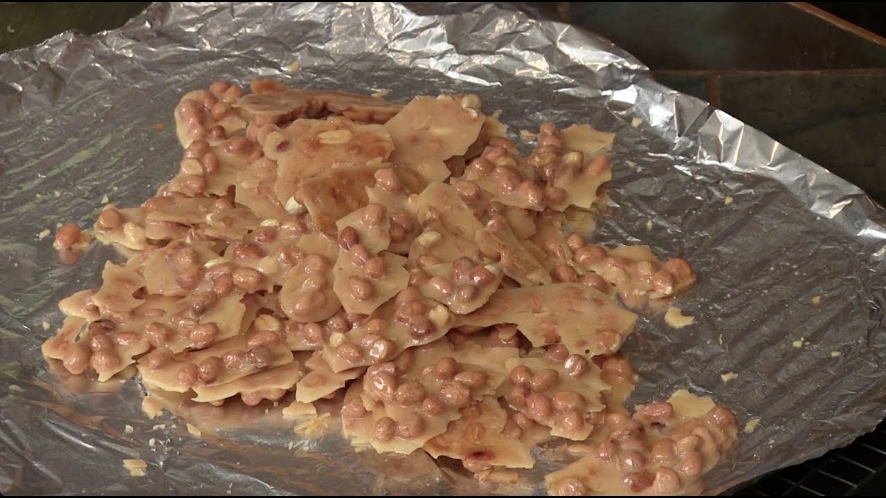 EASY Peanut Brittle in 15 Minutes!