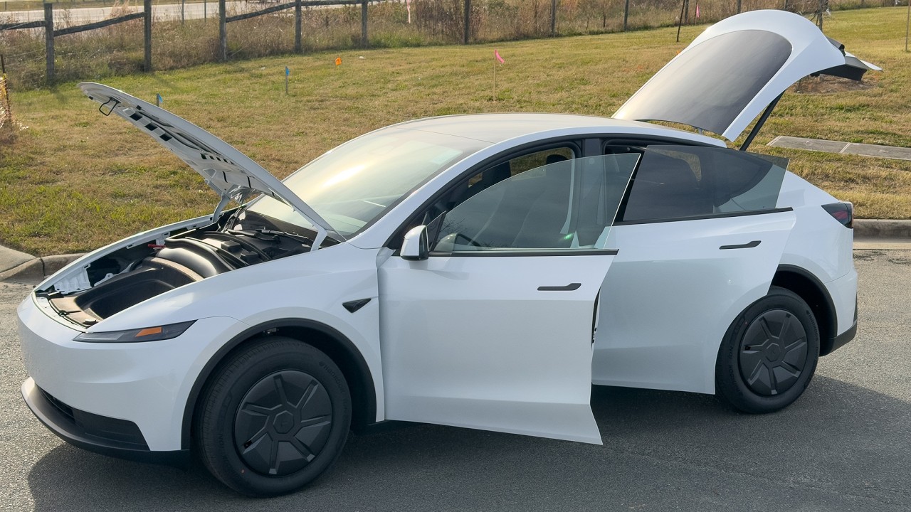 Tesla Model Y 2026 года в стандартной комплектации! — Что входит в комплект