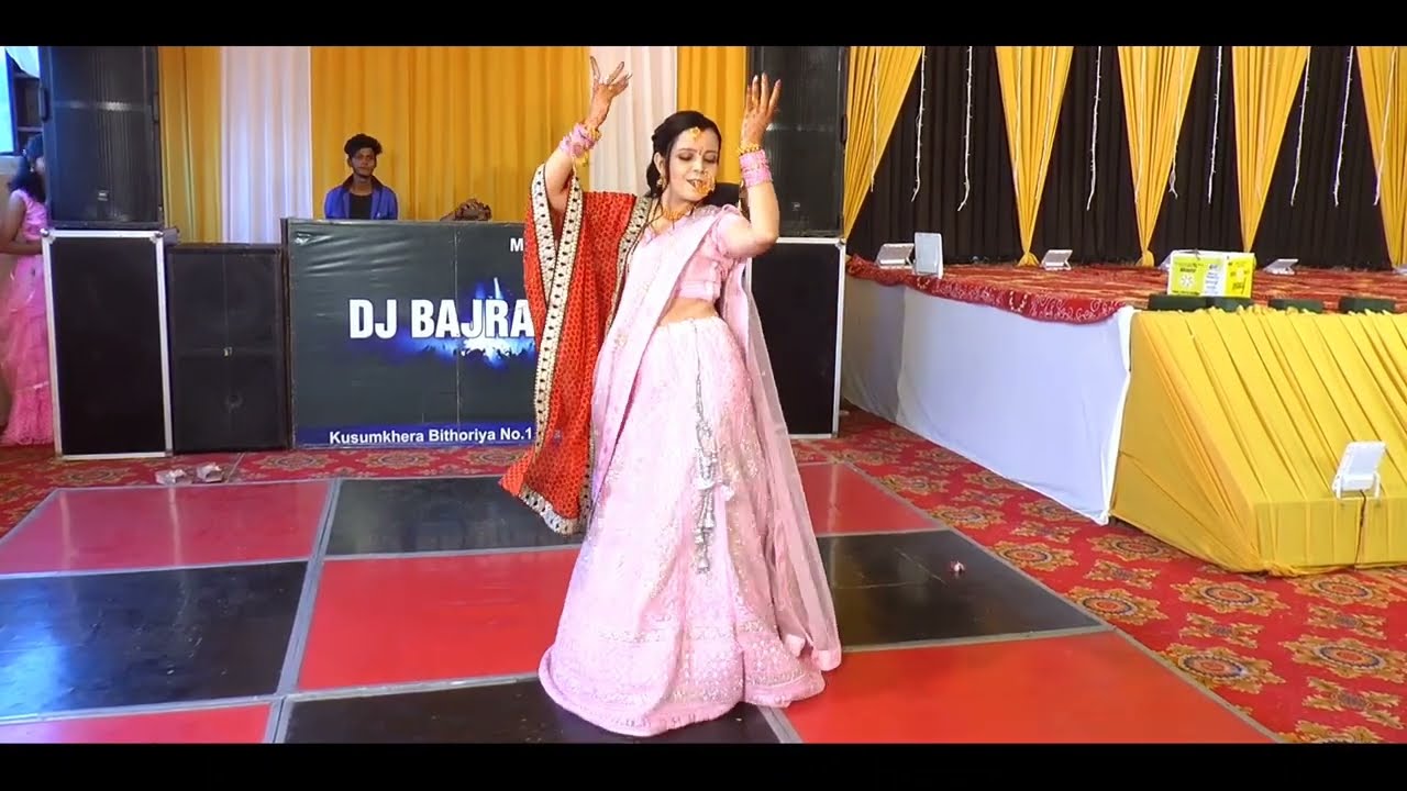 Beautiful Sangeet dance🤩🤩#SangeetVibes #BhabhiDance #WeddingReels #ShaadiSeason #DanceDiaries❤️🫶