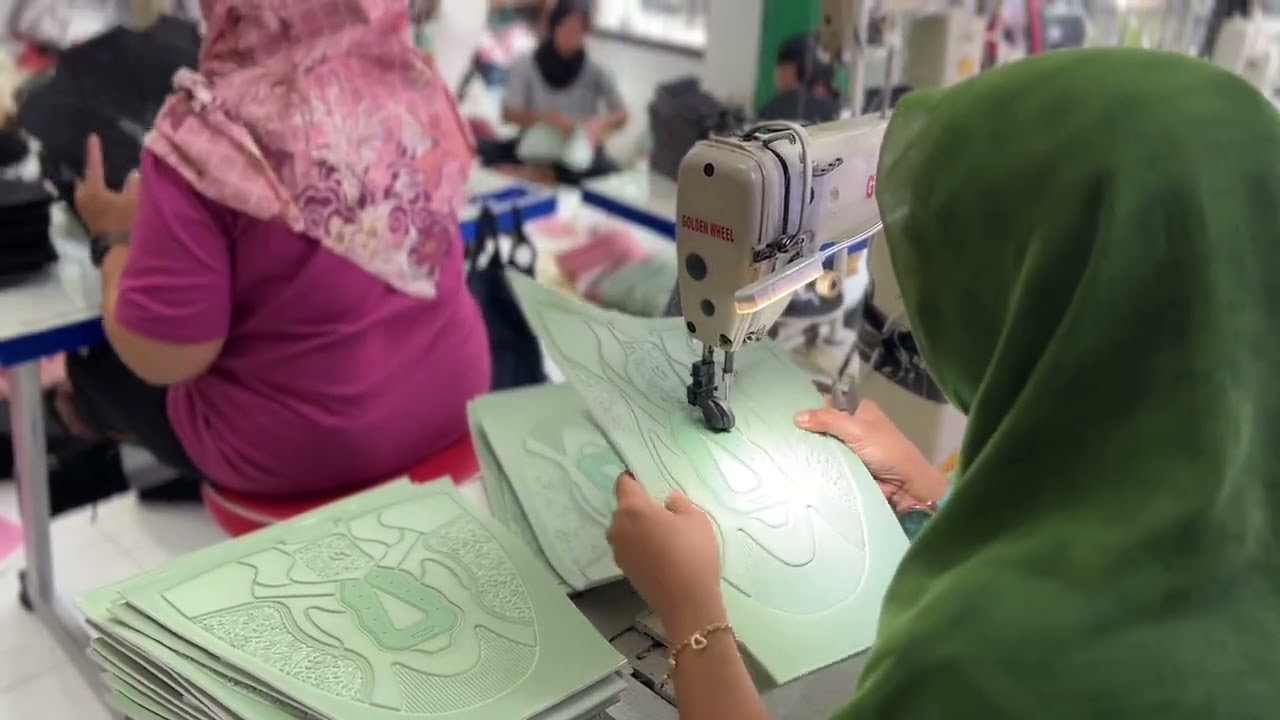 PROSES PEMBUATAN SEPATU SERVODIO - DI BLKK YAYASAN ABDULLOH LAFIEF MOJOKERTO 