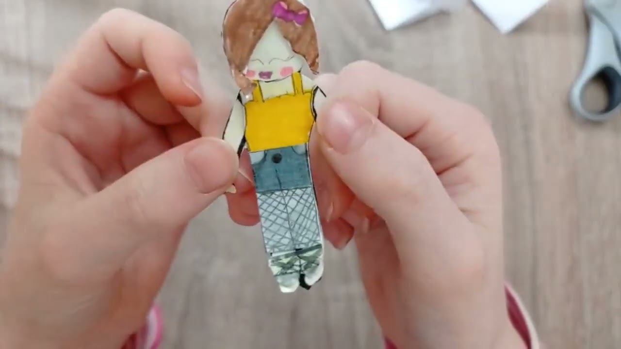 Открываю поделку „Roblox скины" 🌺