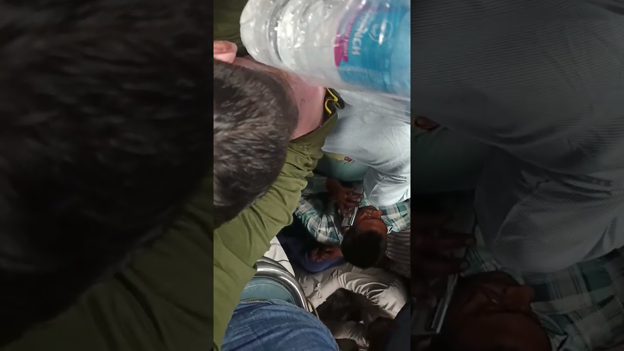 जनरल डब्बा में पानी बेचता मैं 🙏 मेरा बुरा हाल है 😱😱
