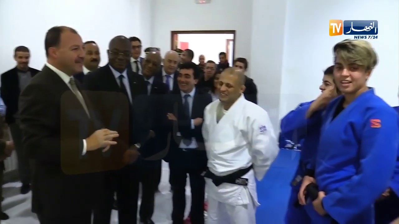 شاهد ما قاله وزير الشباب و الرياضة على 