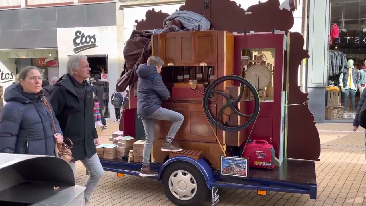 Draaiorgel het Vierkantje in de Herestraat in Groningen