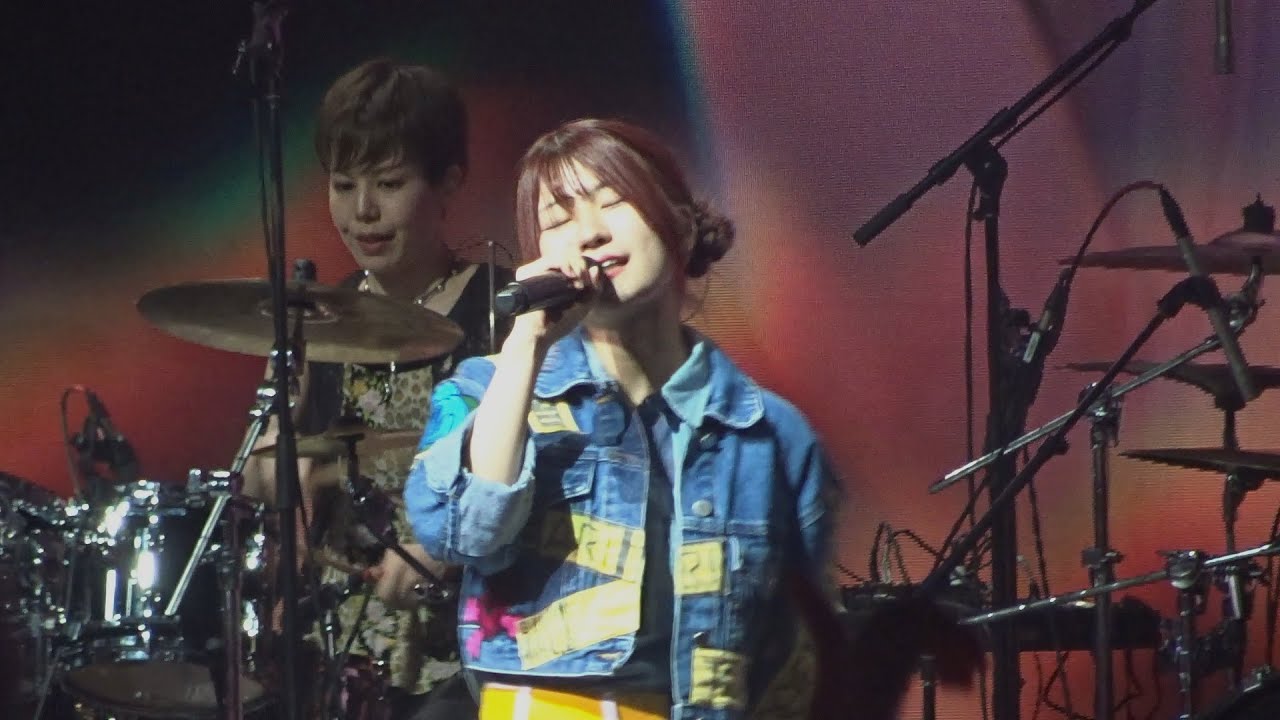 screaming and shaking for togenashi togeari (girls band cry) at anime expo 2025