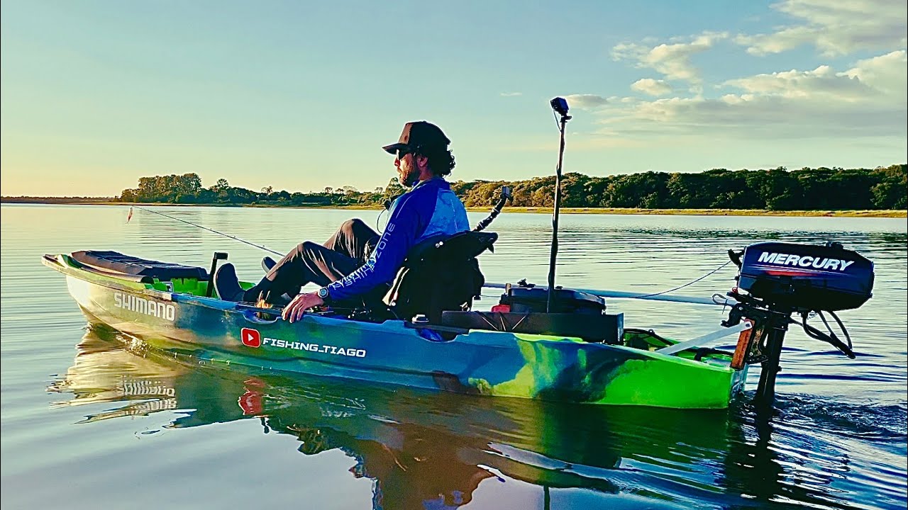 TRÊS MARIAS COM MOTOR MERCURY 3.3