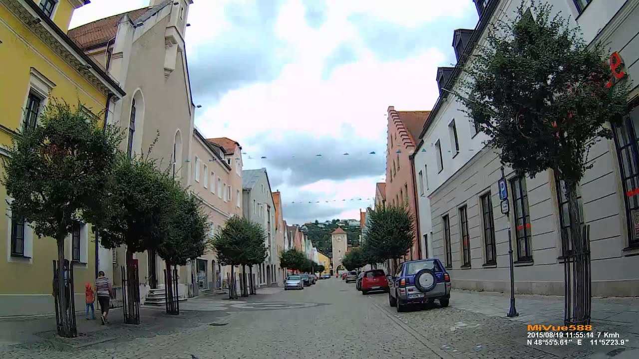 D: Kreisstadt Kelheim. Landkreis Kelheim. Fahrt durch die Stadt. August 2015