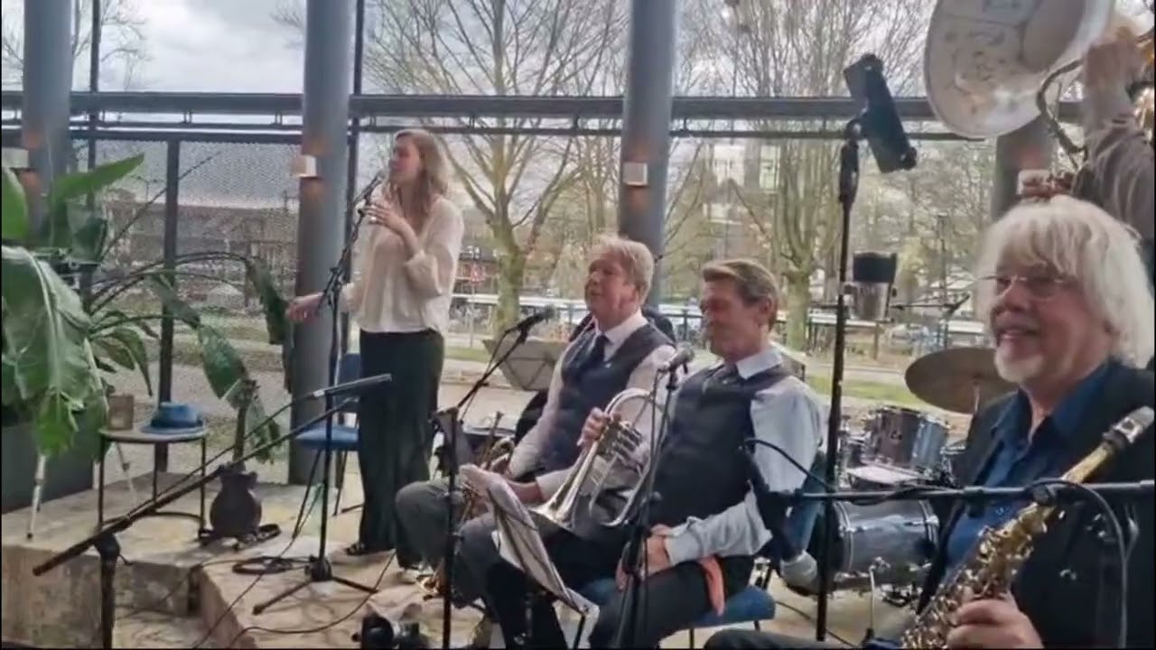 Een fine romance  -  Royal Buckets Jazz