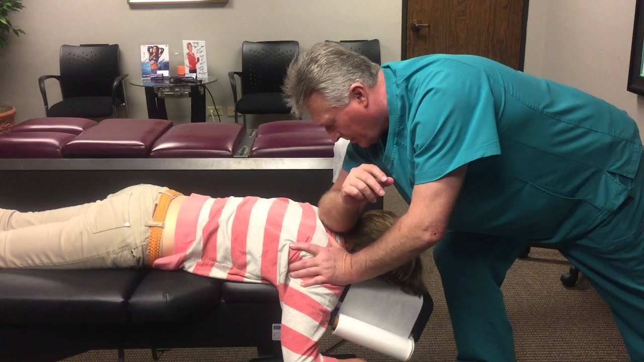 Houston Chiropractor Dr Johnson Treats Severe Neck Pain, Upper Back Pain & Muscle Spasms