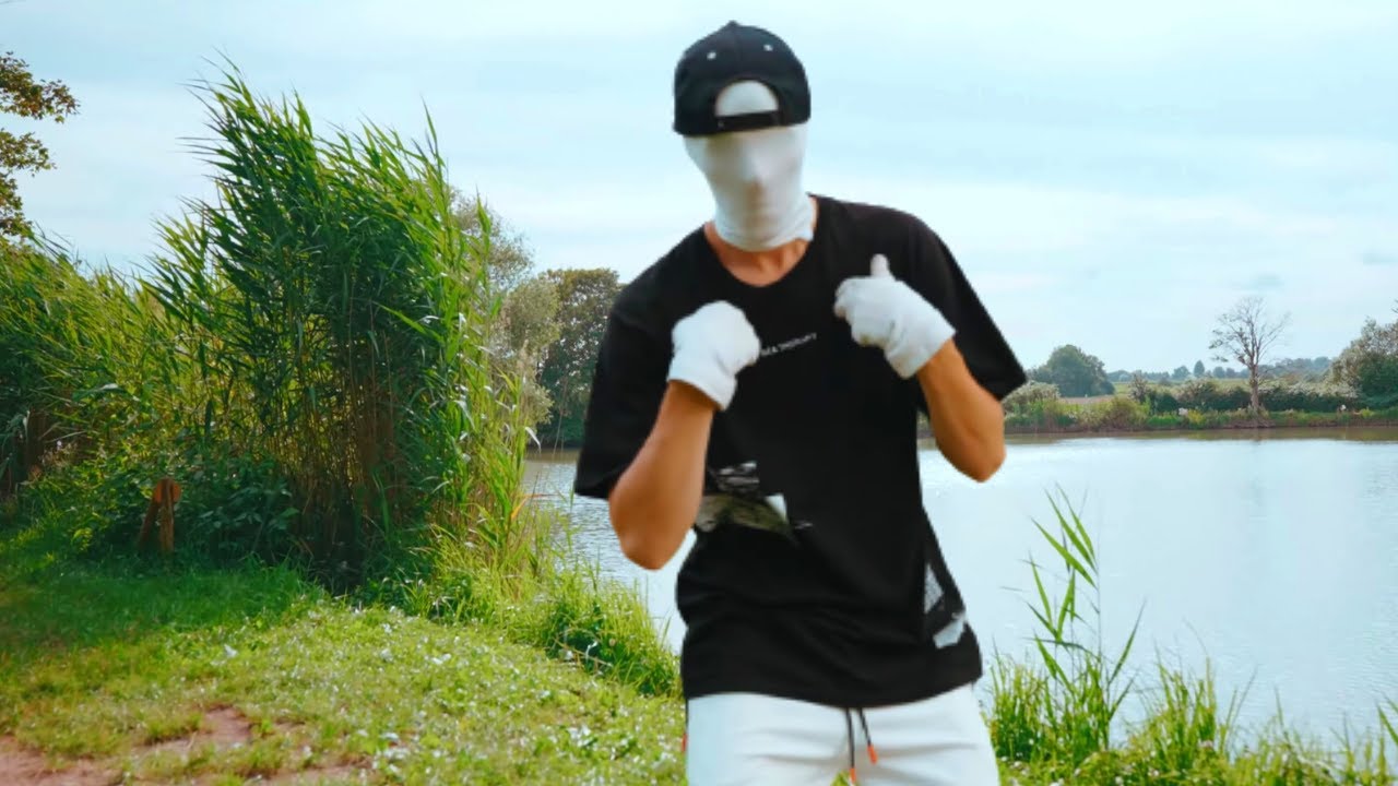 FLOUW - Kratzeis [official Video] (feat. Bonga) (prod. Beisser Beats)