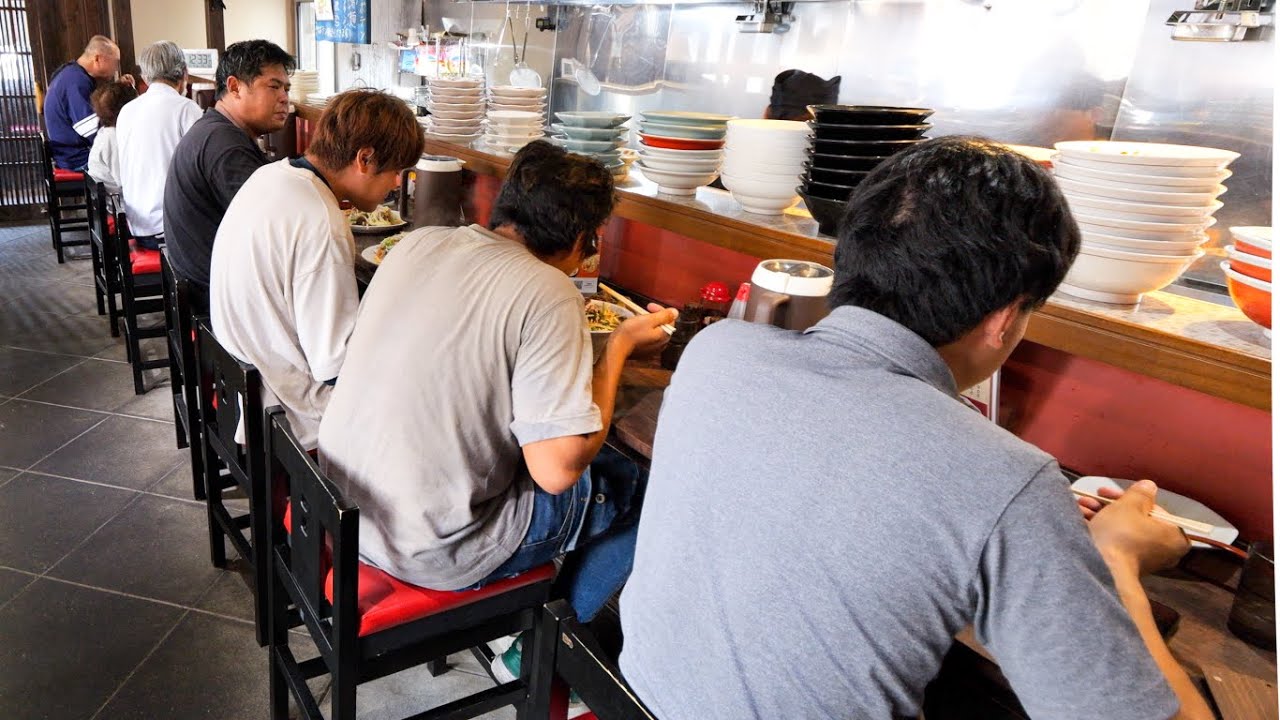 ガテン系職人爆食いアニキたちが殺到する焼めし町中華| Amazing Wok Skills in Japan
