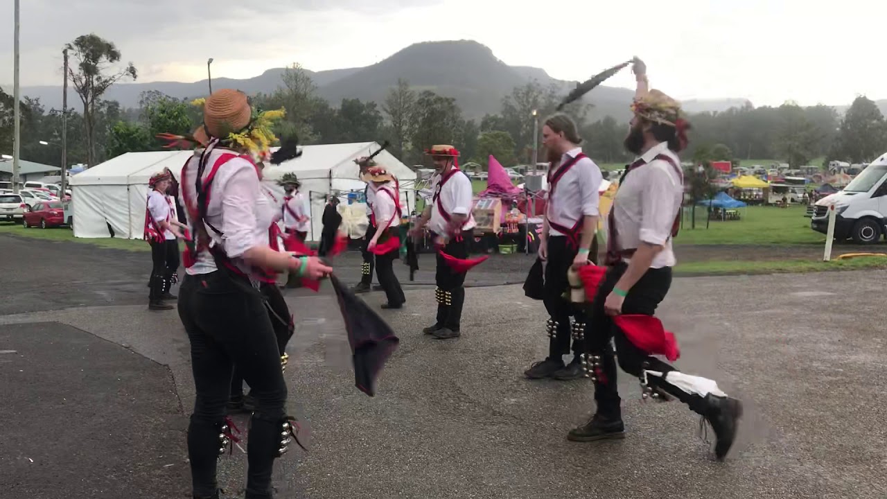 Klezmorris (Bledington) - Black Joak Morris, 2018-10-20 [windy]