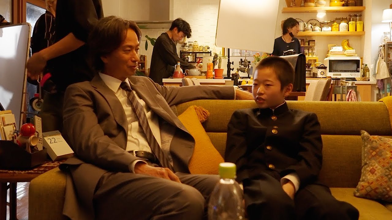 椎名桔平、“味のある”息子役との休憩中のやりとりにほっこり  SmartHR新TVCM「家族ドラマ　使いやすい」篇「家族ドラマ　社員の活躍」篇 メイキング
