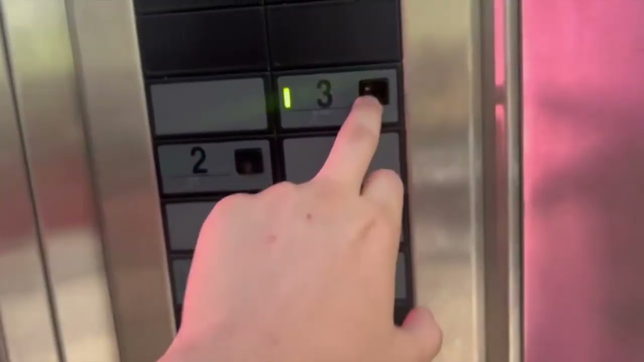 1996 ThyssenKrupp/SÛR Frequencedyne Hydraulic Scenic elevator at Maringá State Forum