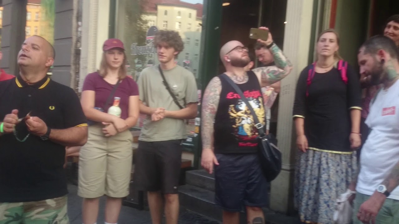 Krishnacore reunion Berlin-kirtan before Shelter show