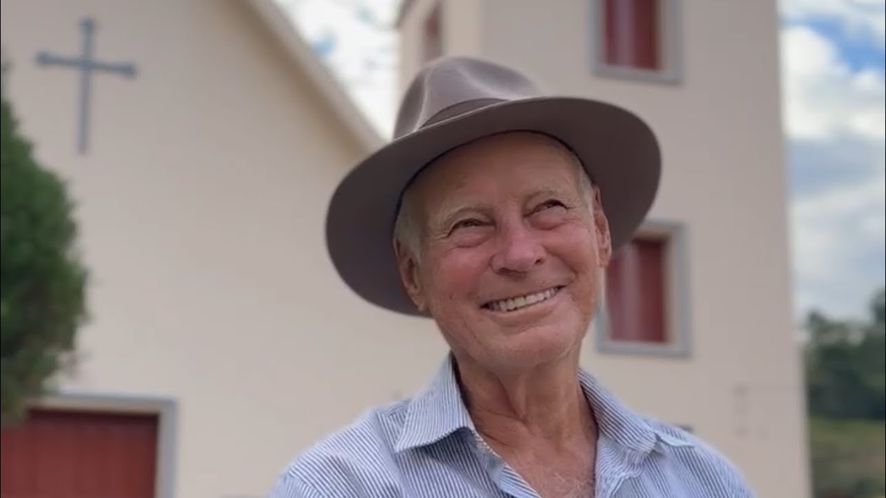 CULTURA POMERANA - Waldemar Stuhr de 83 anos, que toca o harmônio de sua comunidade há 66 anos